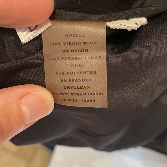 Barely worn Ann Taylor lightweight blazer with nice collar detail - Picture 4 of 4